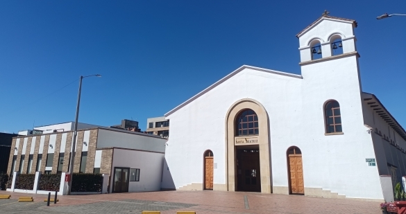 Fachada parroquia Santa Beatriz